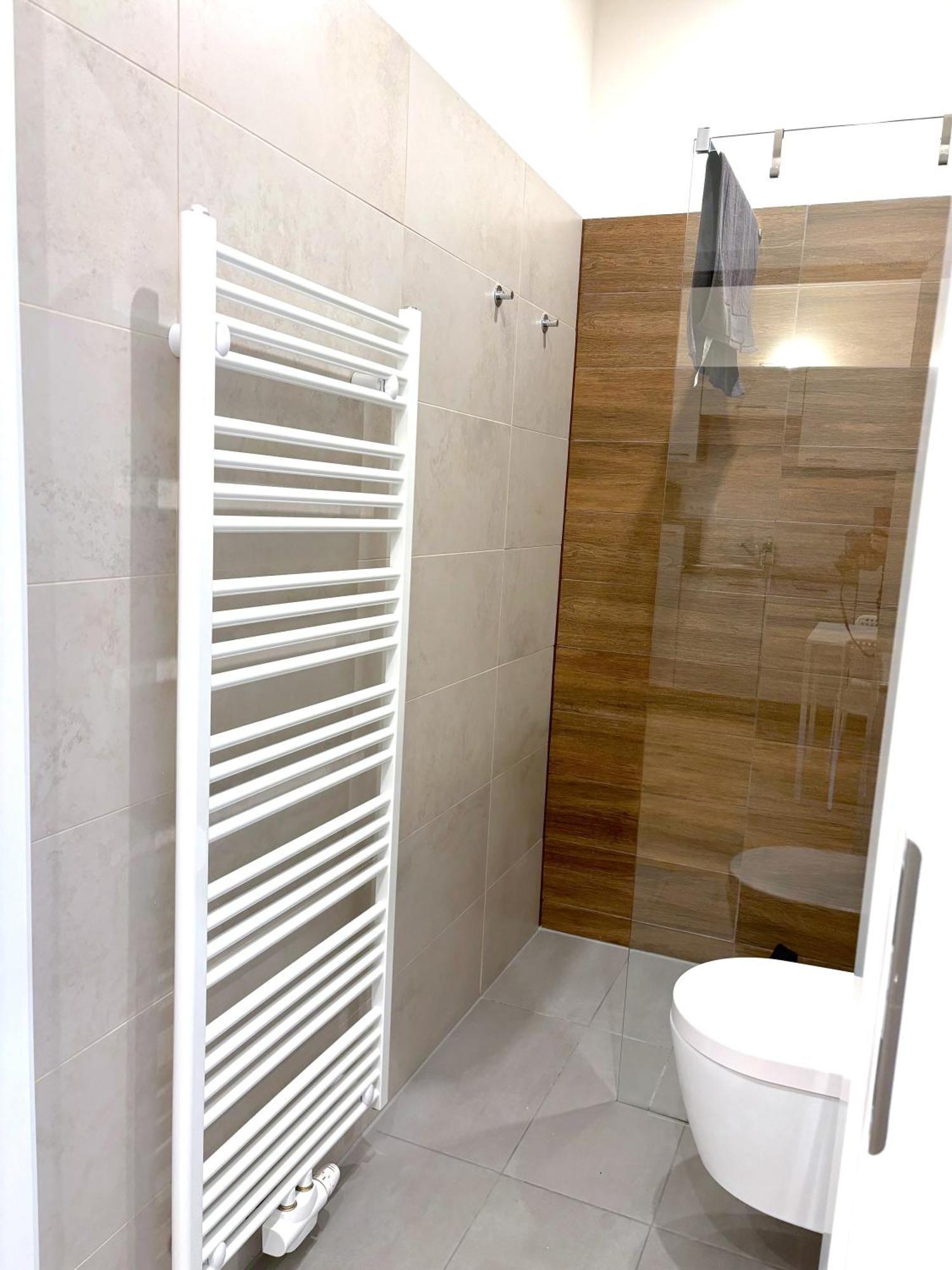 Traumhafte Wohnung Fuer 2, Walk In Dusche, Extra Kueche, Nespresso, Zentral Vienna Exterior photo
