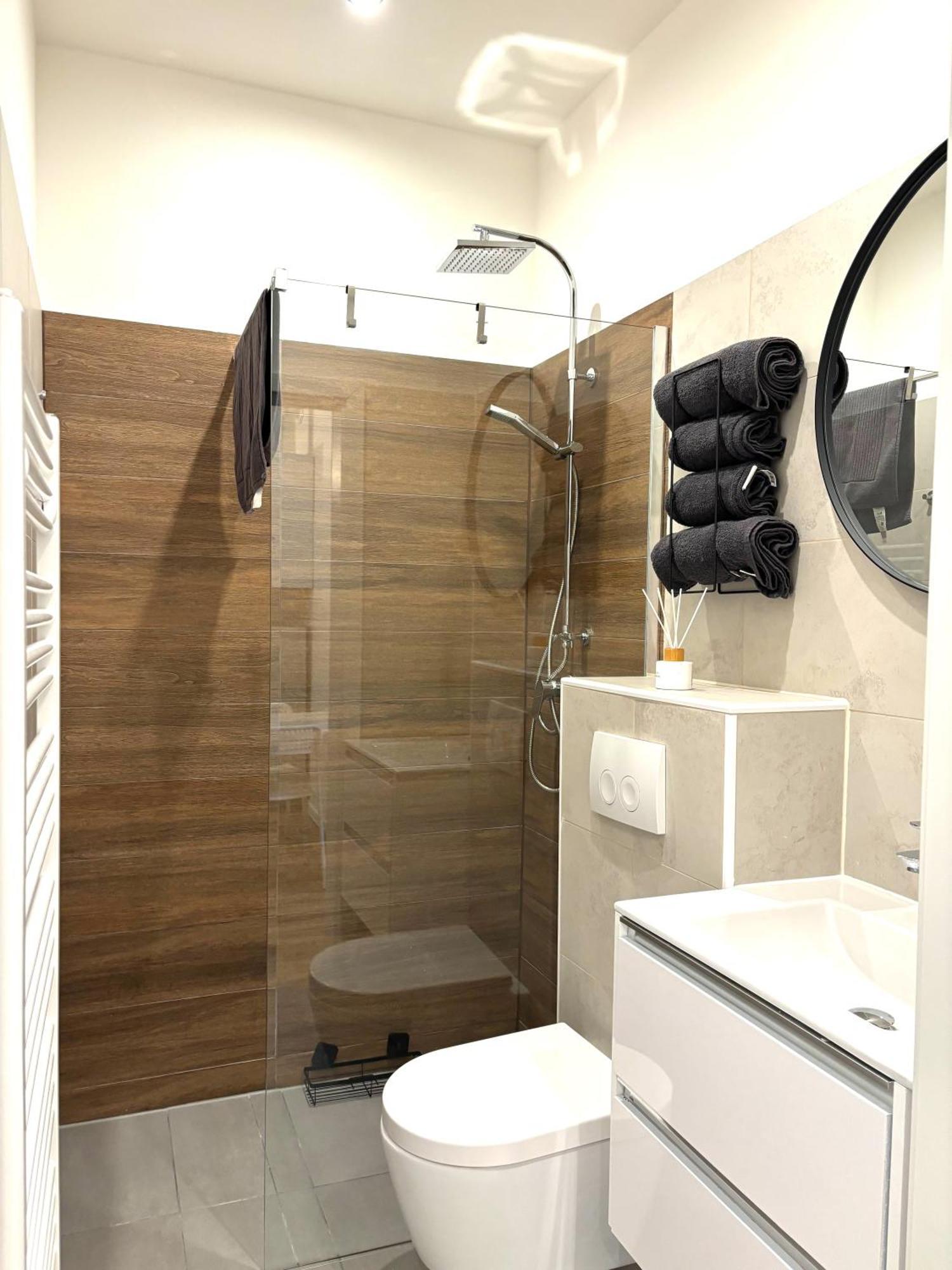 Traumhafte Wohnung Fuer 2, Walk In Dusche, Extra Kueche, Nespresso, Zentral Vienna Exterior photo