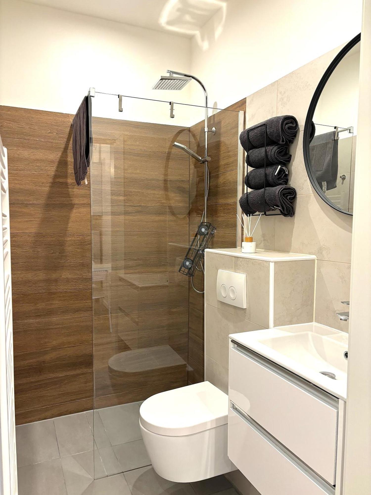 Traumhafte Wohnung Fuer 2, Walk In Dusche, Extra Kueche, Nespresso, Zentral Vienna Exterior photo